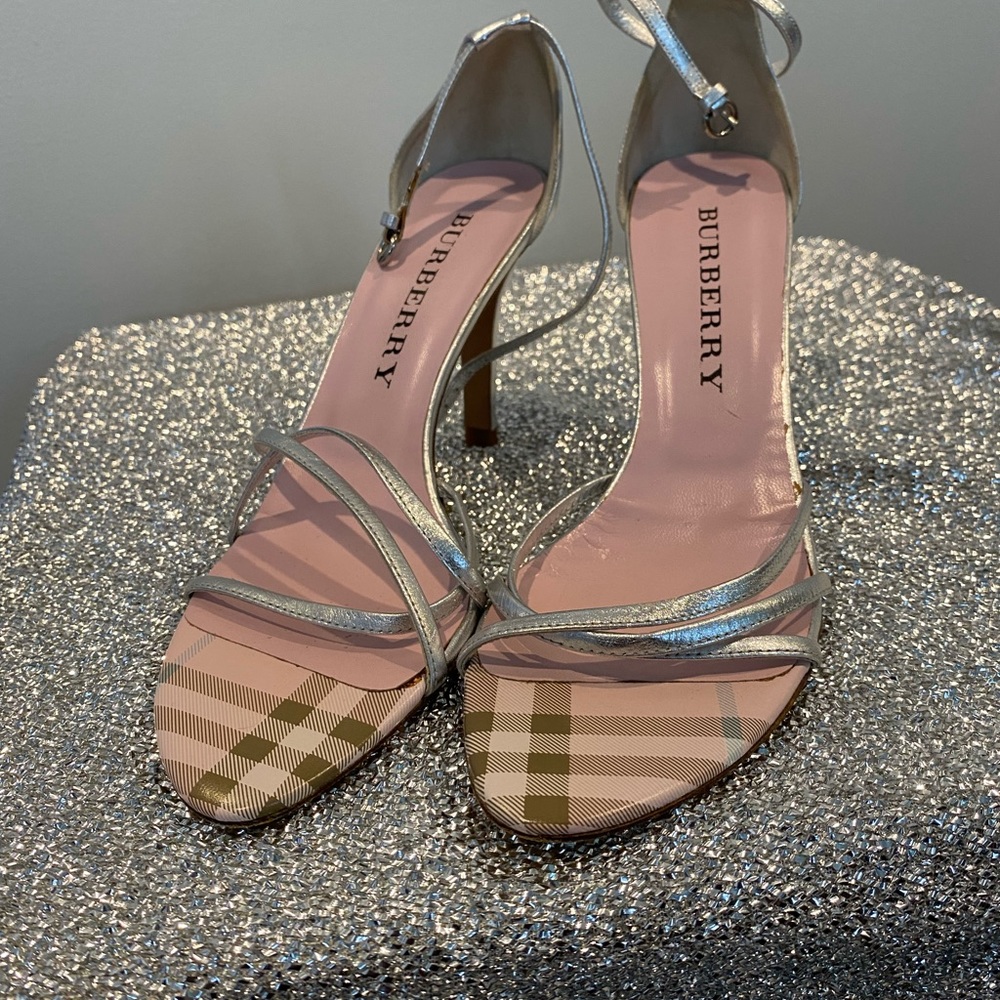 Burberry Silver comfy heels - Picture 2 of 3
